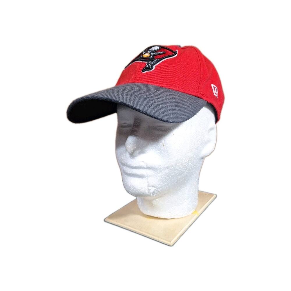 Tampa Bay Buccaneers Hat Fitted Cap Size Med/Large Red New Era NFL Football Logo